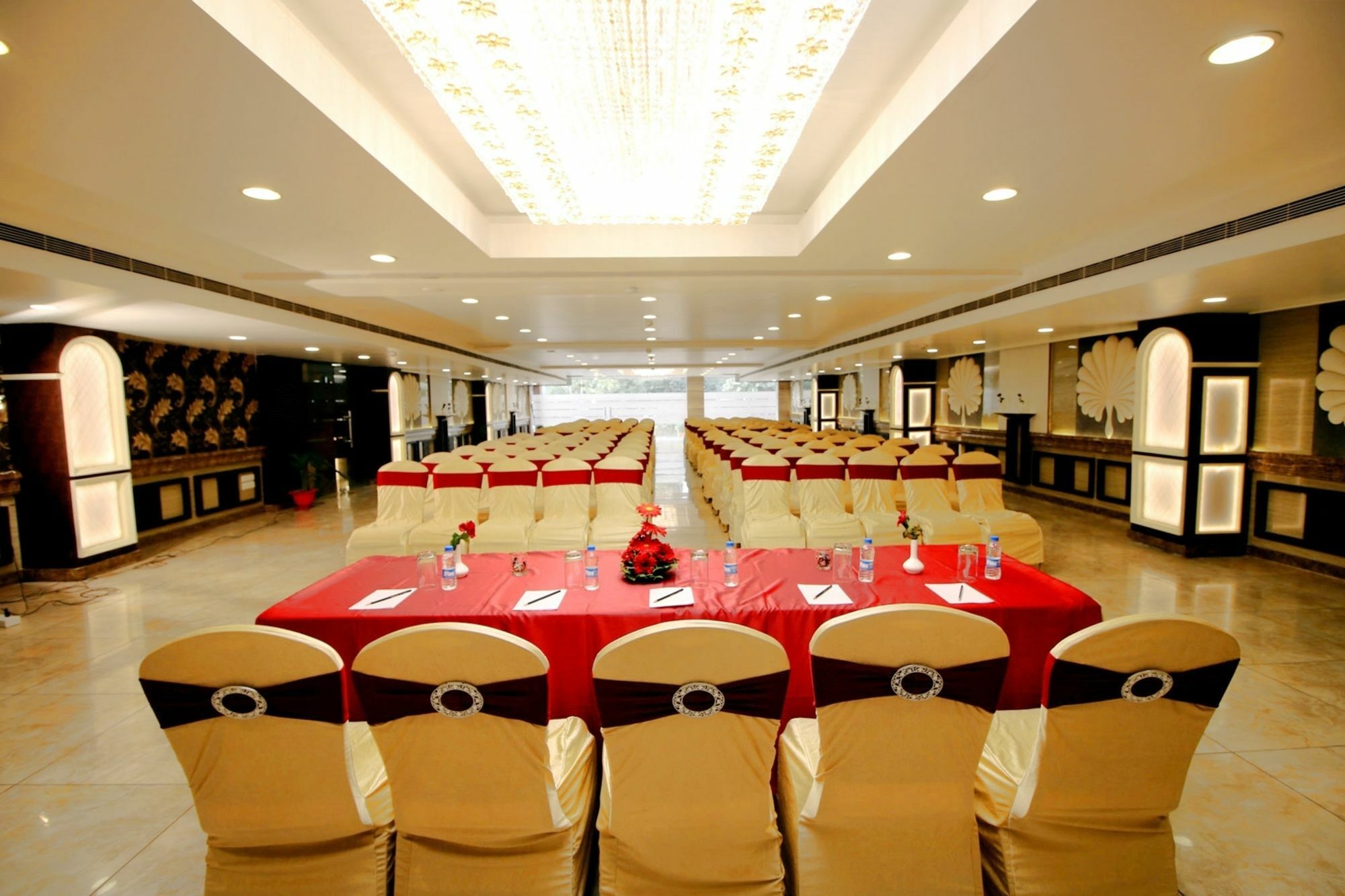 Pinnacle By Click Hotels, Lucknow Luaran gambar